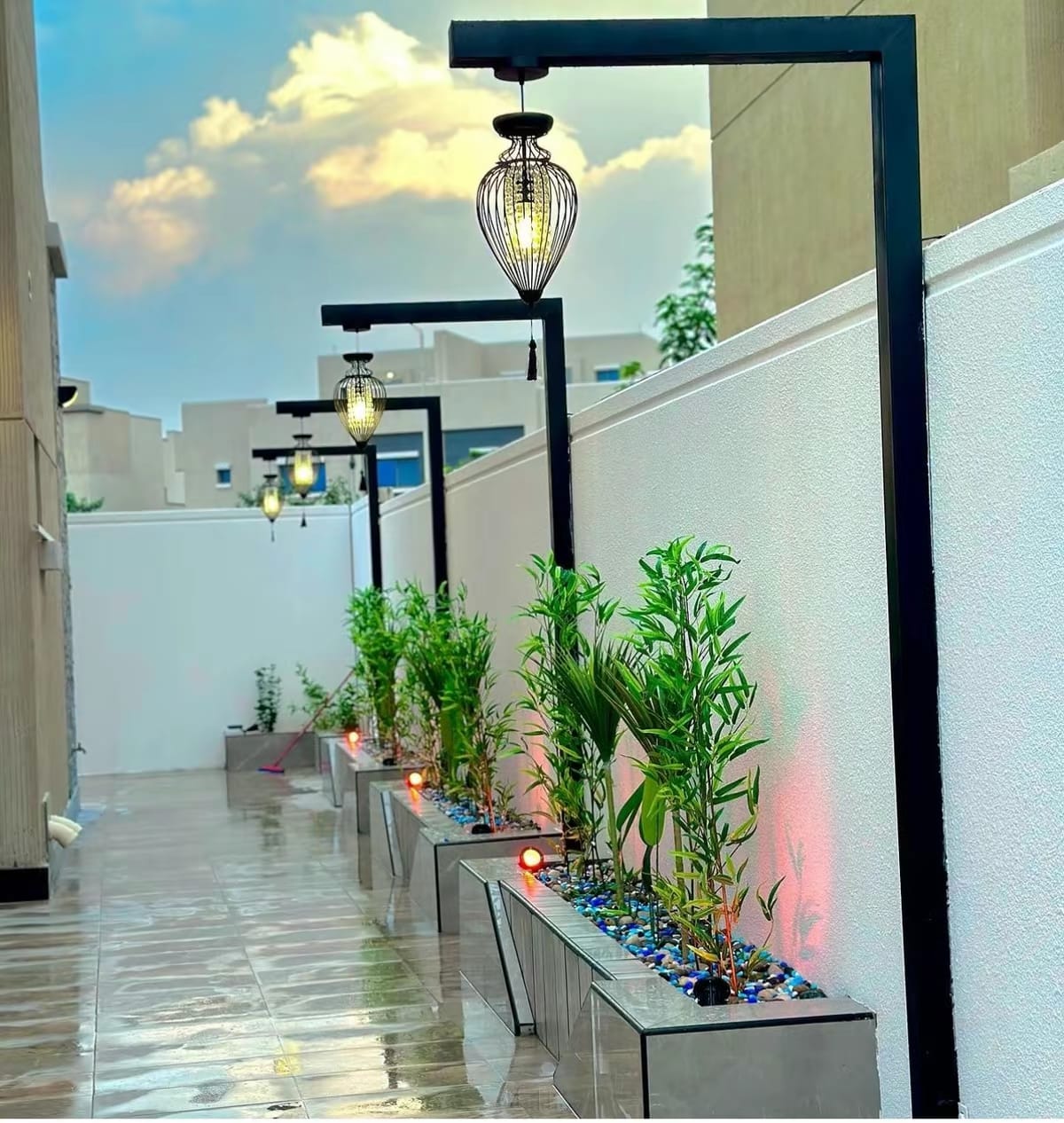 ديكورات وأحواض زرع